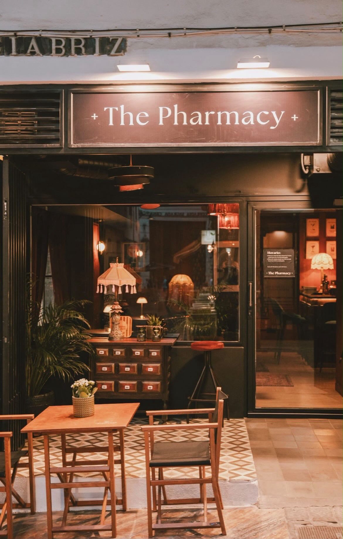 Fachada de The Pharmacy en Málaga
